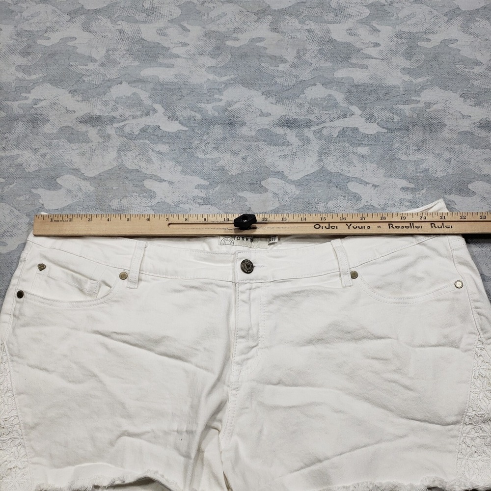 Torrid Shorts Womens 22 White Lace Trim High Rise Stretch Raw Hem - Picture 8 of 13